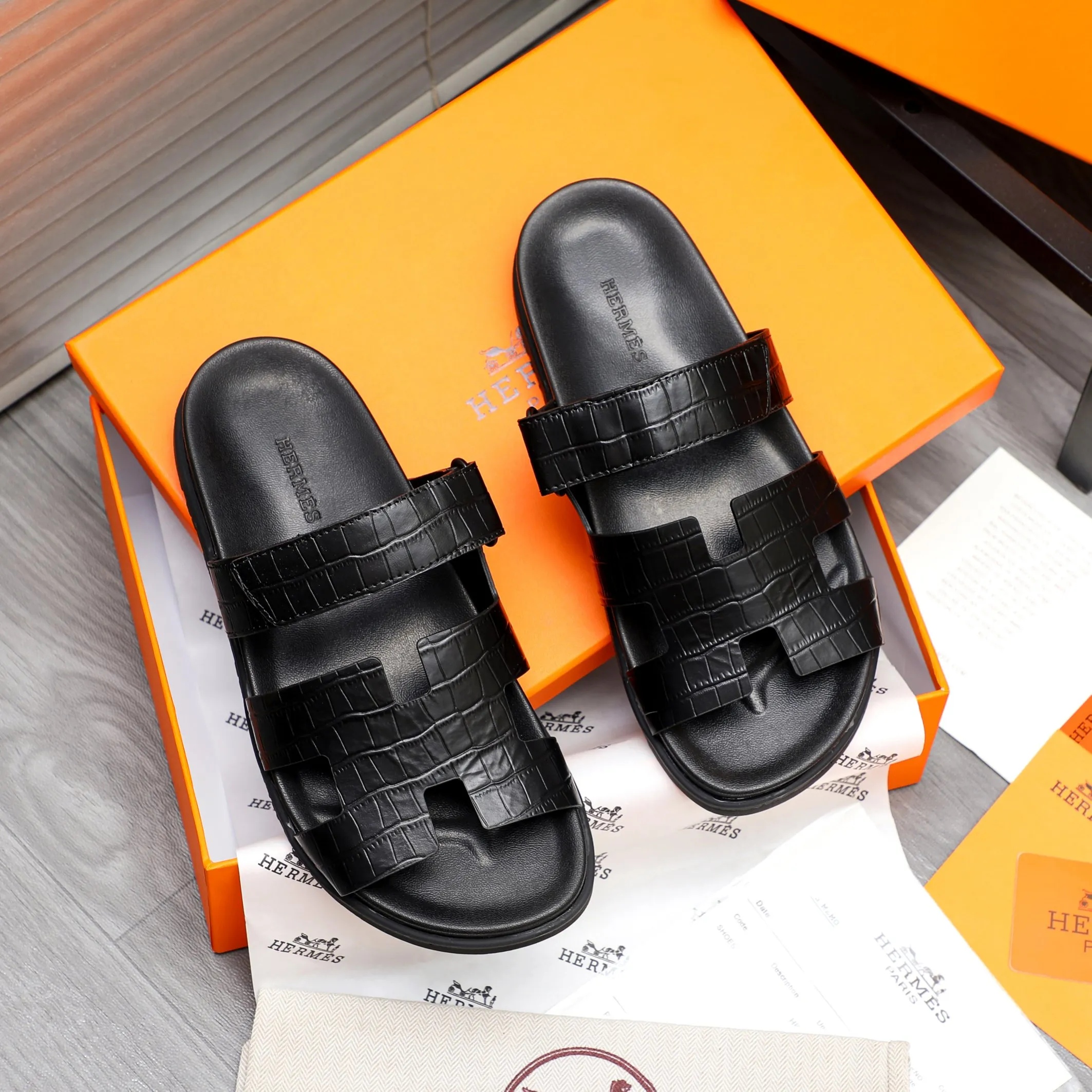 Men's shoes 💰340 Product trademark: Hermes "Hermes" Couple's slippers Regular size: 36-46 Product material: Selected stone grain cowhide upper, microfiber lining, original outsole